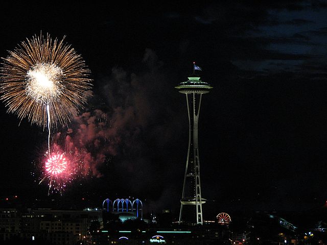 By Andi Szilagyi from Seattle, WA, USA (Fireworks  Uploaded by X-Weinzar) [CC BY-SA 2.0 (http://creativecommons.org/licenses/by-sa/2.0)], via Wikimedia Commons